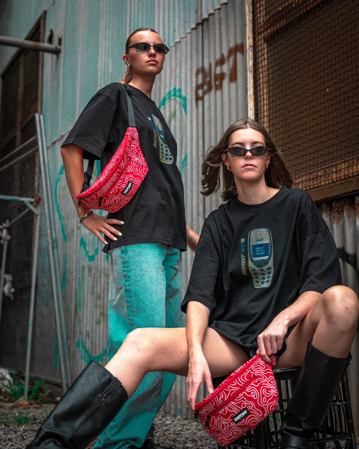 VOYAGER BUM BAG in RED