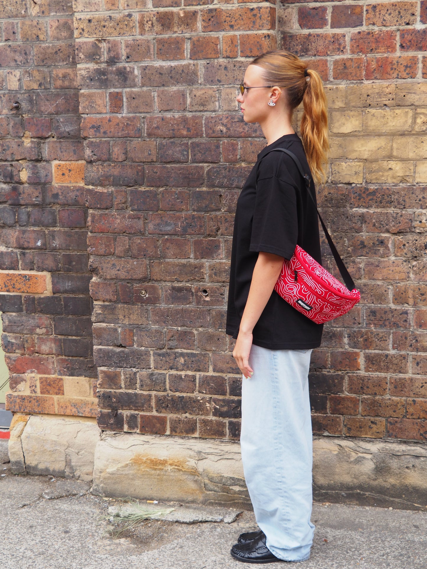 VOYAGER BUM BAG in RED